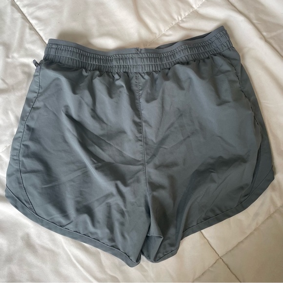 Nike Dri-Fit Light Grey Running Shorts - Picture 5 of 6